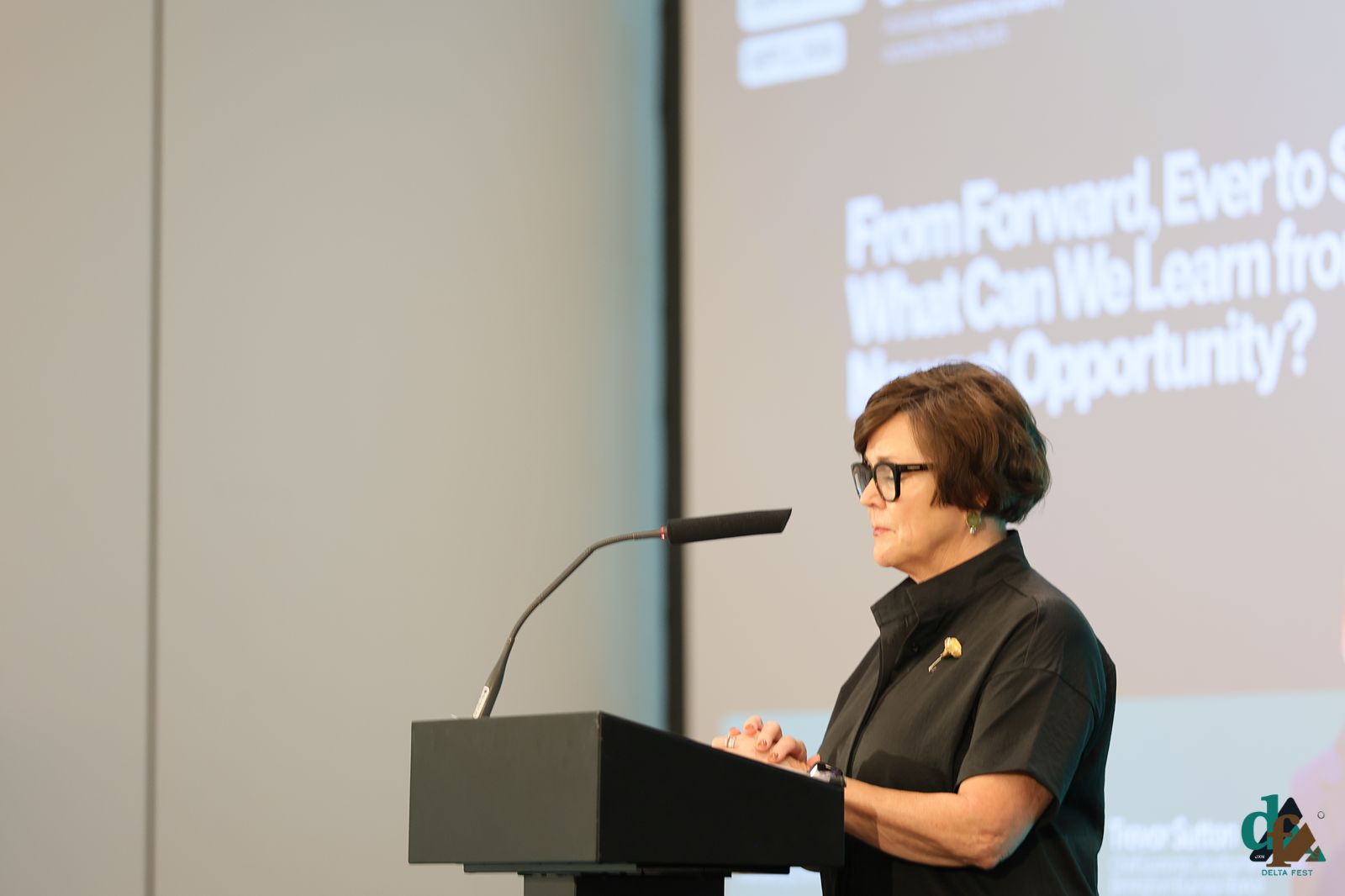 Speaker at the podium during a DELTA FEST 2026 session