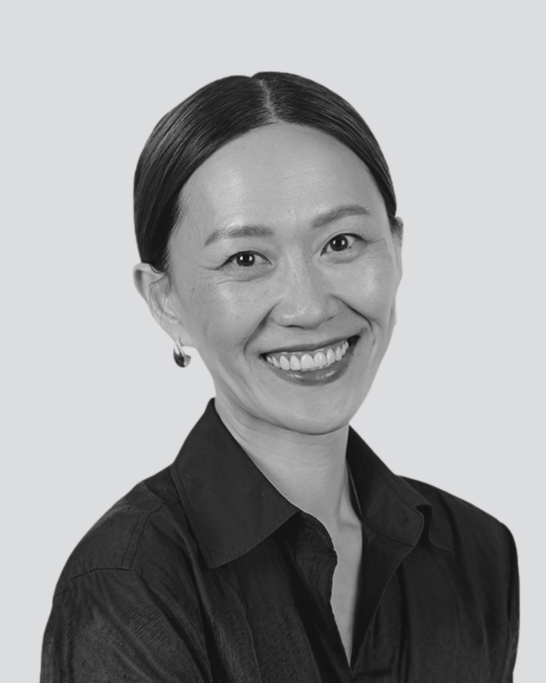 Jane Qin Medeiros headshot